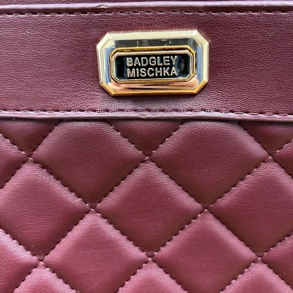 Badgley Mischka Burgundy Large Quilted Shoulder Bag With Detachable Strap - Picture 2 of 8